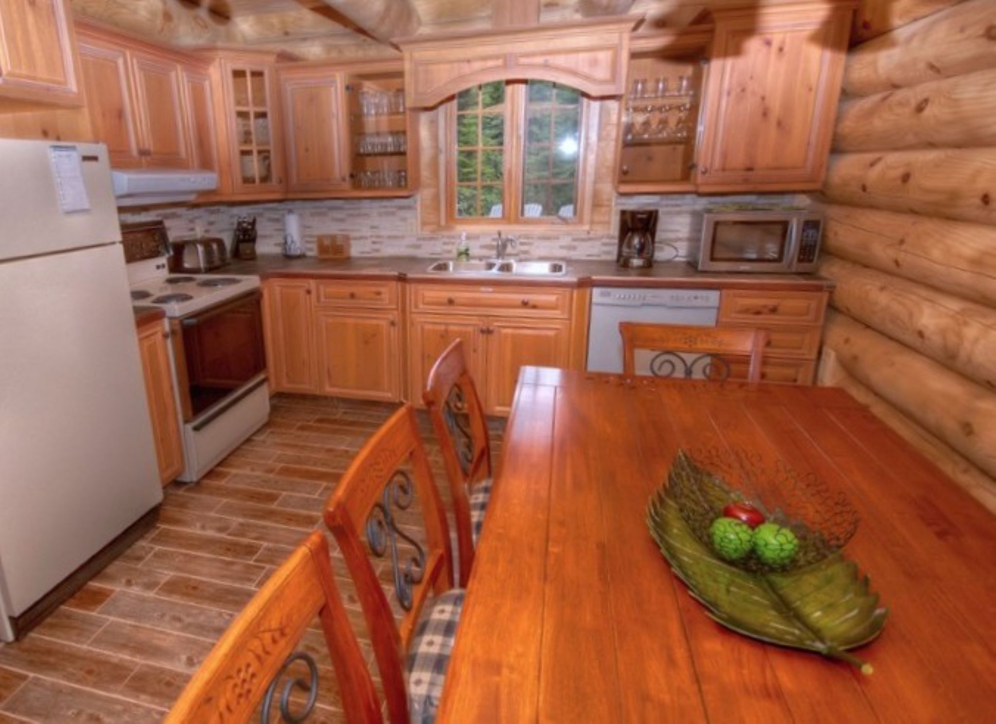 Chalet, Ensuite | Shared kitchen | Fridge, microwave, oven, stovetop