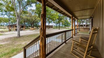 Cottage (Wild Mustang) | Porch