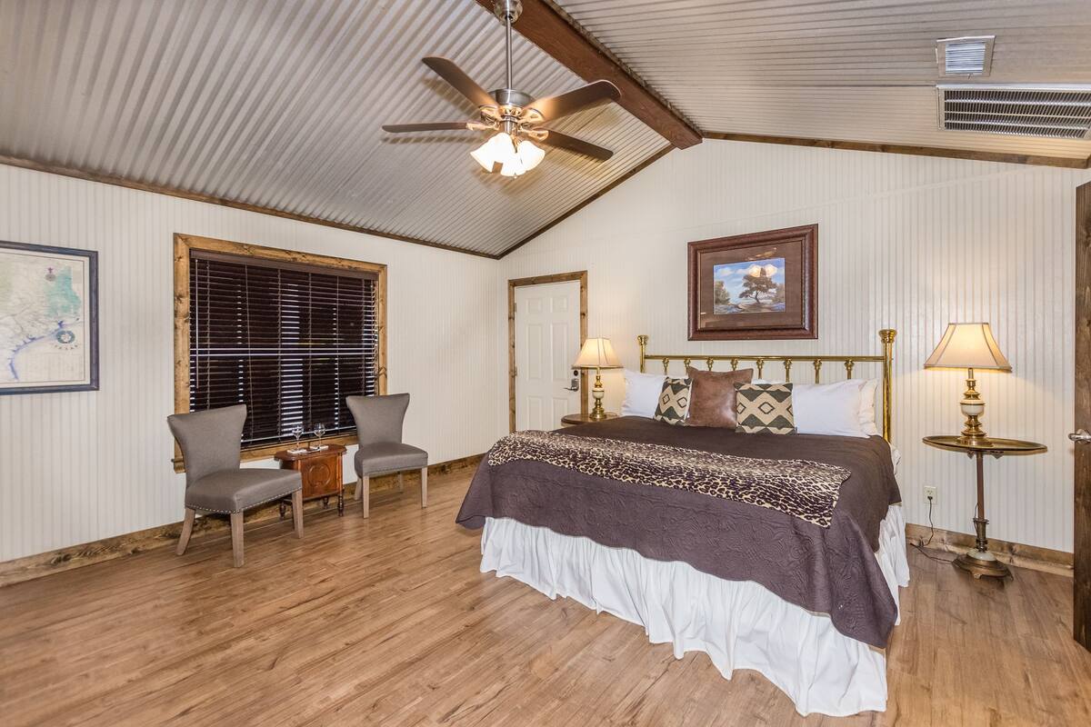 Casa de campo, vistas al viñedo (Blue Bonnet Trail) | 1 dormitorio, ropa de cama de alta calidad, caja fuerte y escritorio