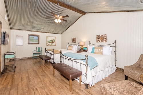 Vineyard Trail Cottages - Adults Only