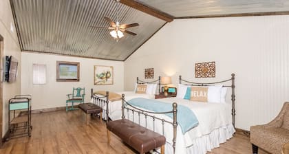 Vineyard Trail Cottages - Adults Only
