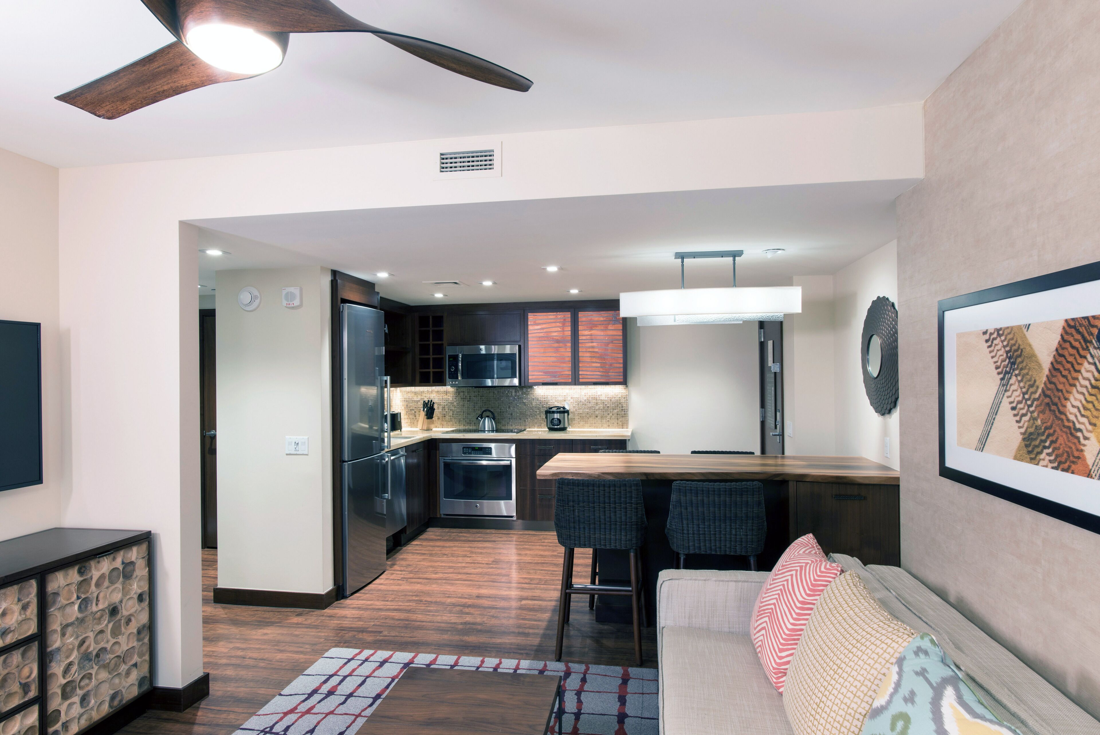 suite, 1 bedroom, mountain view (2 double beds) | premium bedding, pillow-top beds, in-room safe, blackout curtains