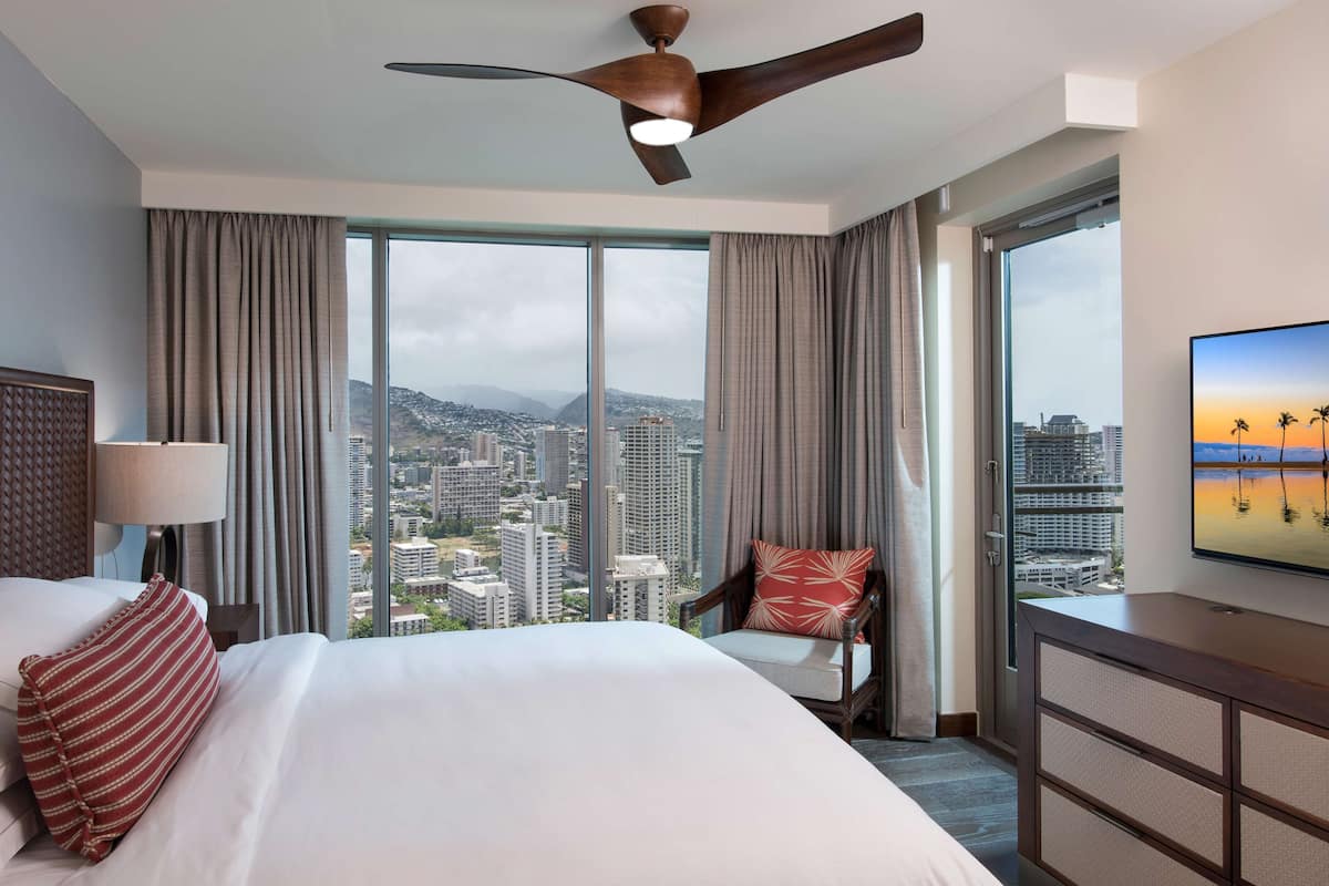 premium bedding, pillow-top beds, in-room safe, blackout curtains