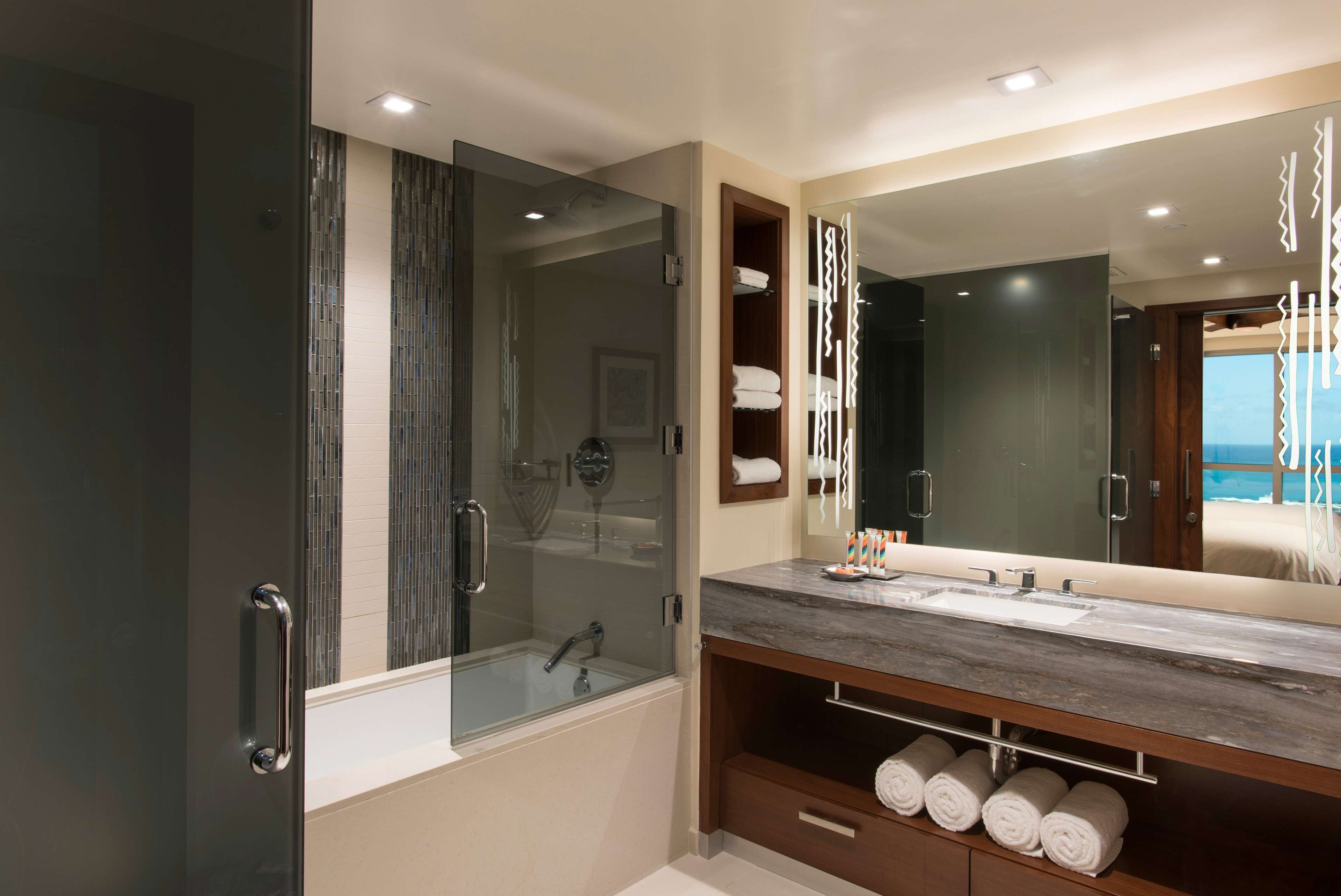 luxury suite, 1 bedroom, ocean view (2 double beds) | bathroom | separate bathtub and shower, designer toiletries, hair dryer, bidet