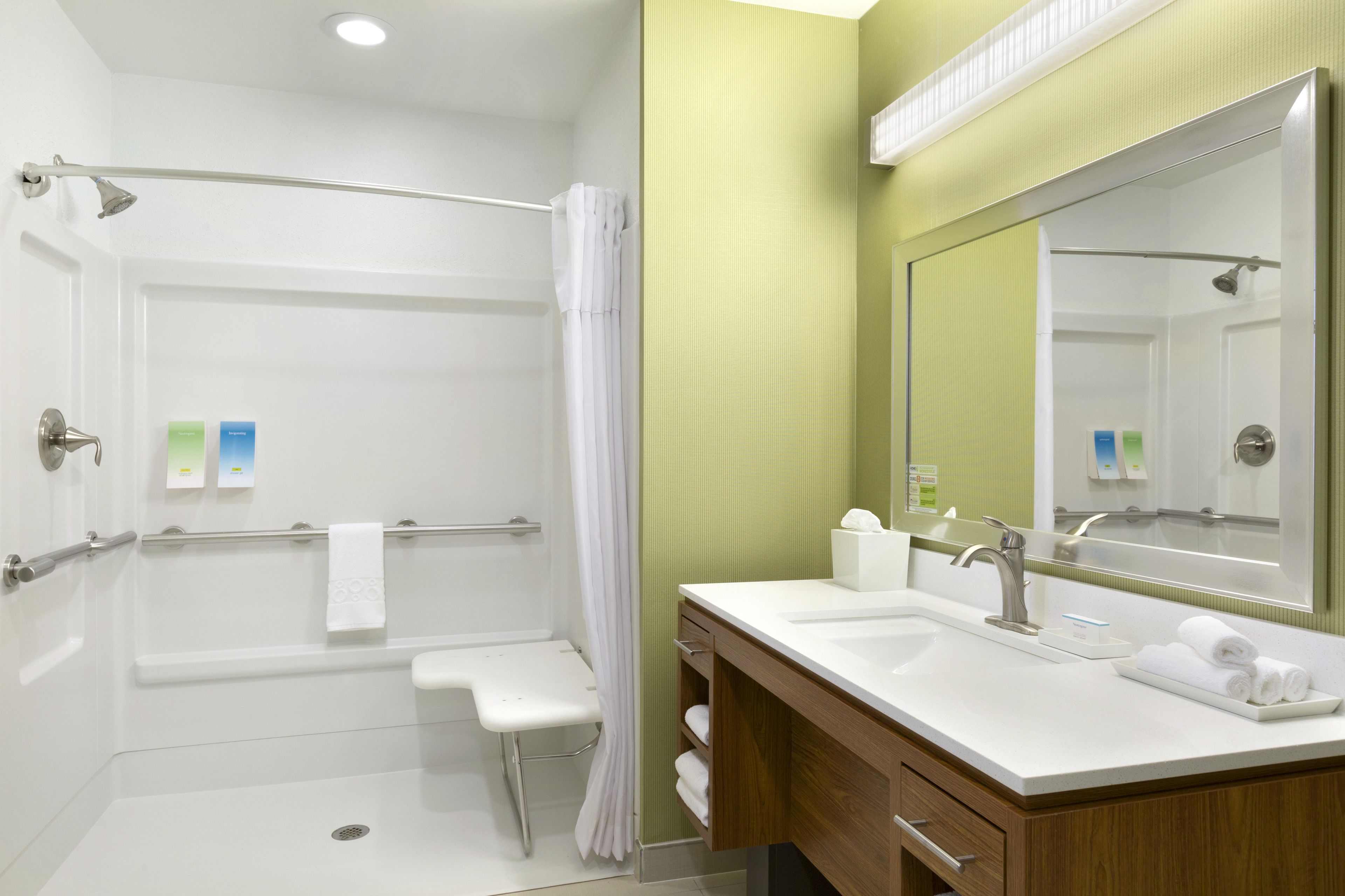 suite, 1 king bed, accessible | bathroom | free toiletries, hair dryer, towels