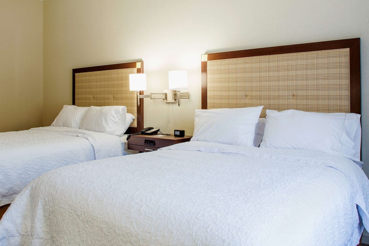 Premium bedding, desk, iron/ironing board, free cots/infant beds