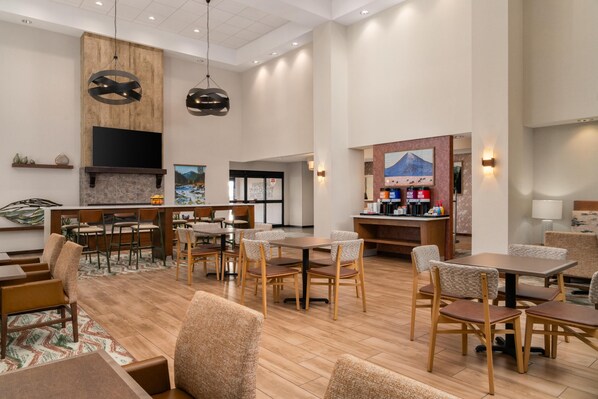 Lobby - Hampton Inn & Suites Whitefish (Whitefish)