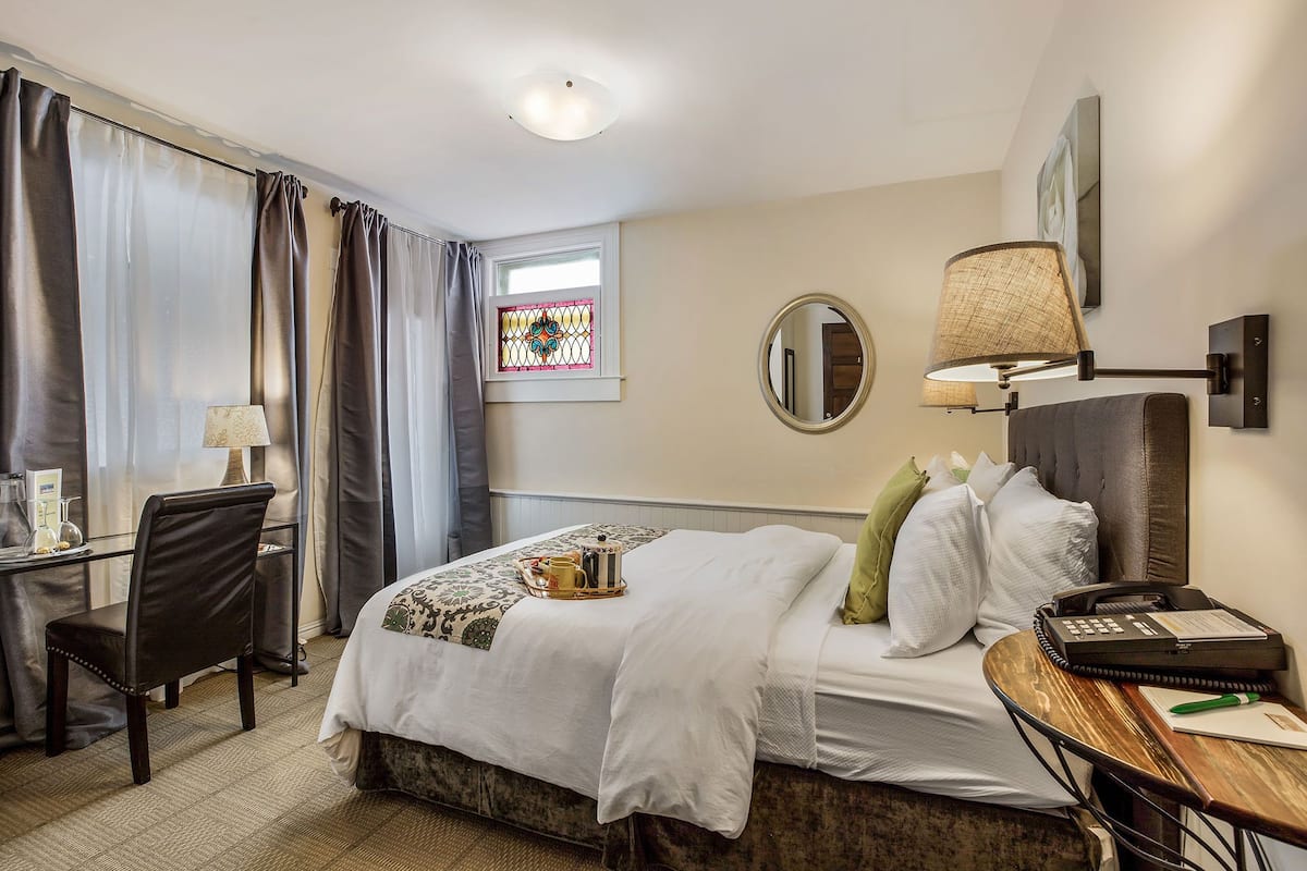 Economy Room, Shared Bathroom, Ground Floor | Premium bedding, down duvets, iron/ironing board, free WiFi
