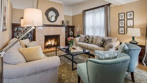 A living room with a fireplace, a sofa, a coffee table, and a chair. - Parker Guest House San Francisco (San Francisco)