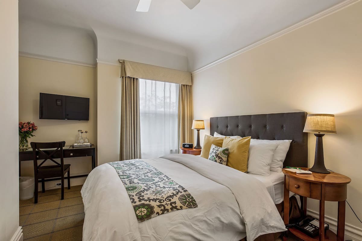Standard Room, 1 Bedroom, Non Smoking, Private Bathroom (Economy Queen) | Premium bedding, down duvets, iron/ironing board, free WiFi