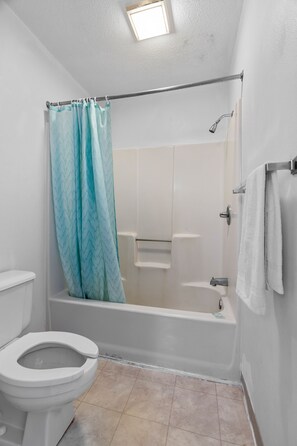 Double Room, 2 Bedrooms | Bathroom | Combined shower/bathtub, towels, soap, toilet paper