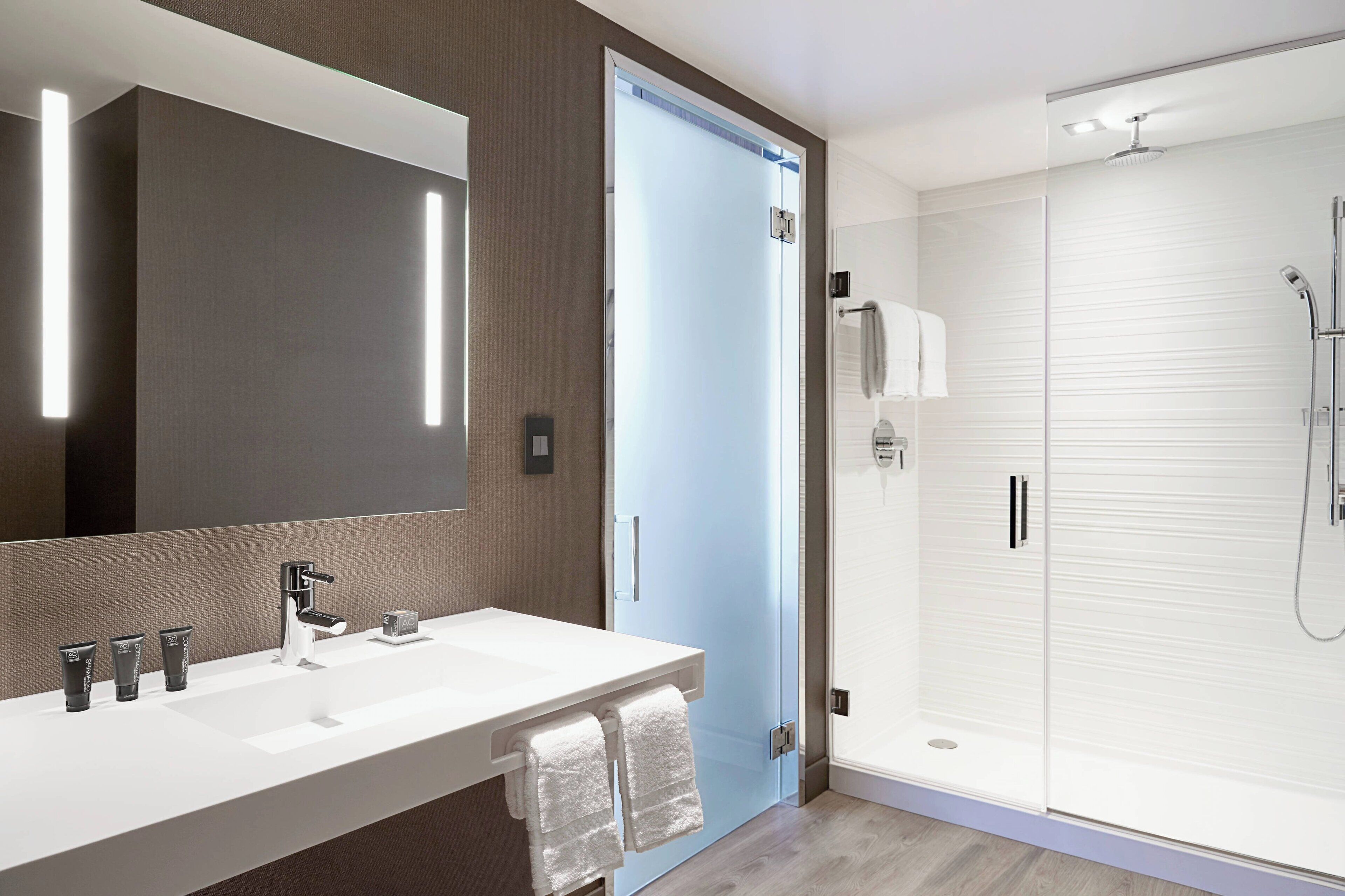 suite, 1 bedroom, balcony, corner | bathroom | free toiletries, hair dryer, towels