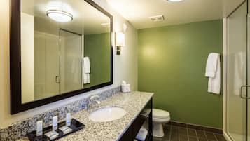Standard Room, 1 King Bed, Non Smoking | Bathroom