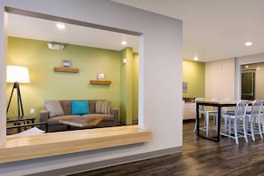 Lobby - WoodSpring Suites Houston IAH Airport (Humble)