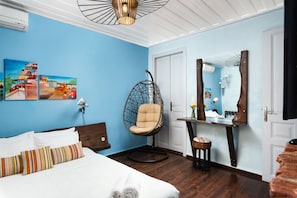 Suite, balcón (King) | Decoración personalizada, muebles diferentes y insonorización 