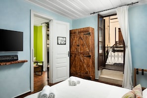 Suite, Balcony (King) | Individually decorated, individually furnished, soundproofing - Favela Living Space (Chania)