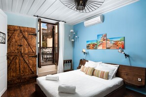 Suite, Balcony (King) | Individually decorated, individually furnished, soundproofing - Favela Living Space (Chania)