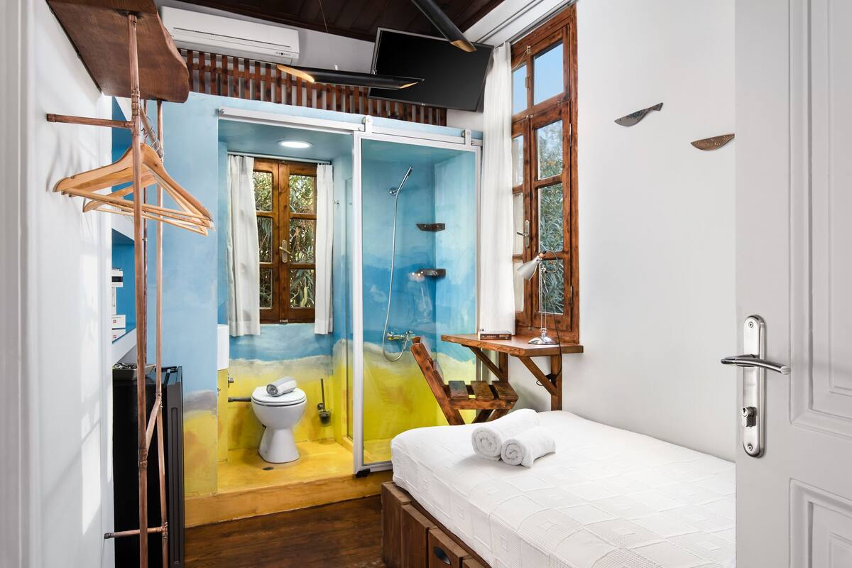 Soundproofing, iron/ironing board, free WiFi, individually decorated