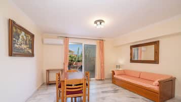 Apartamento estándar (Family) | Zona de estar | Una televisión de pantalla plana