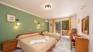 Apartment (Queen) | In-room safe, desk, soundproofing, free WiFi