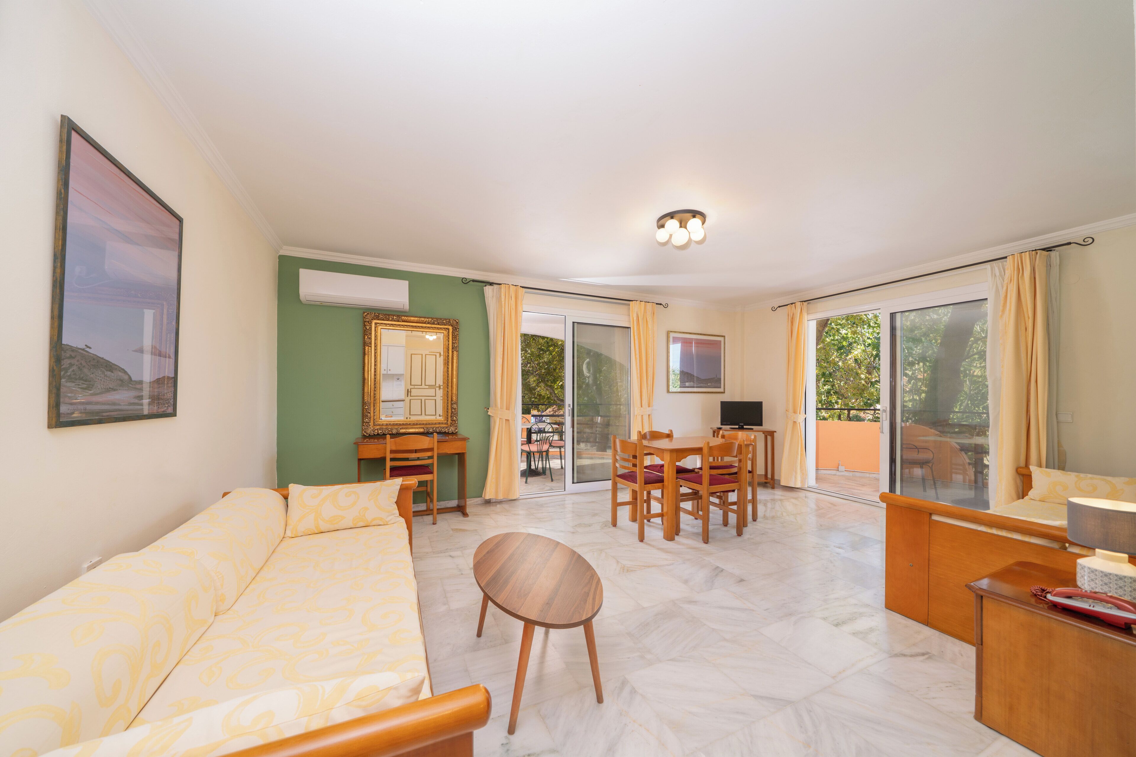 Appartement Deluxe (Family) | Coin séjour | Télévision à écran plat