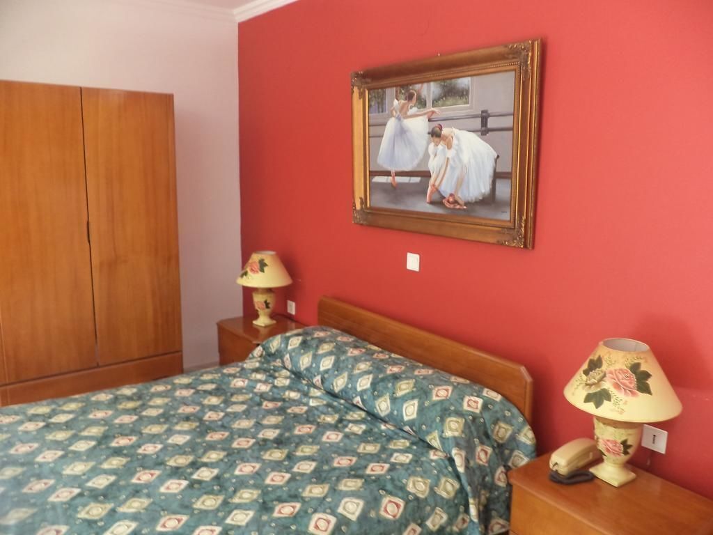 Caja de seguridad en la habitación, escritorio y insonorización 