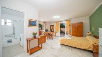 Deluxe Apartment (Family)