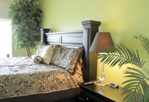 Condo luxueux, 3 chambres, vue sur le lac (235, Boat Slip Available) | Fer et planche à repasser, accès au Wi-Fi (inclus)