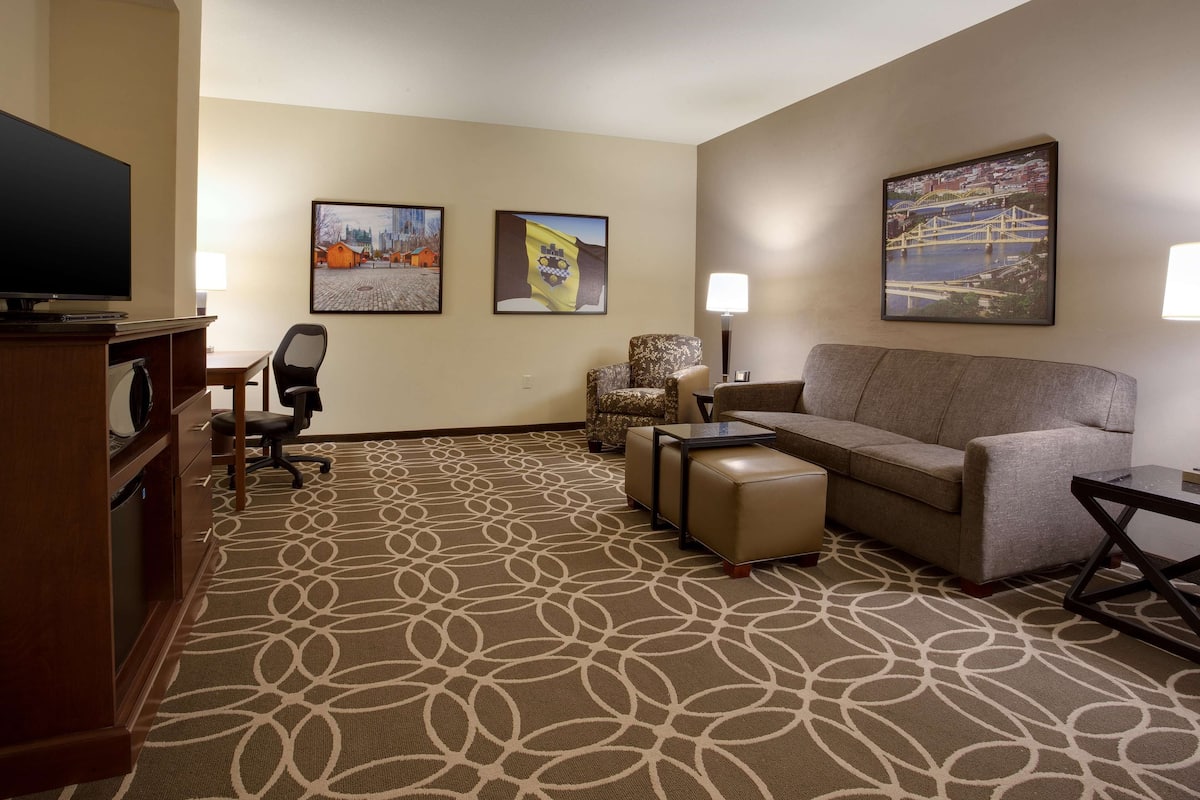 1 bedroom, premium bedding, desk, iron/ironing board