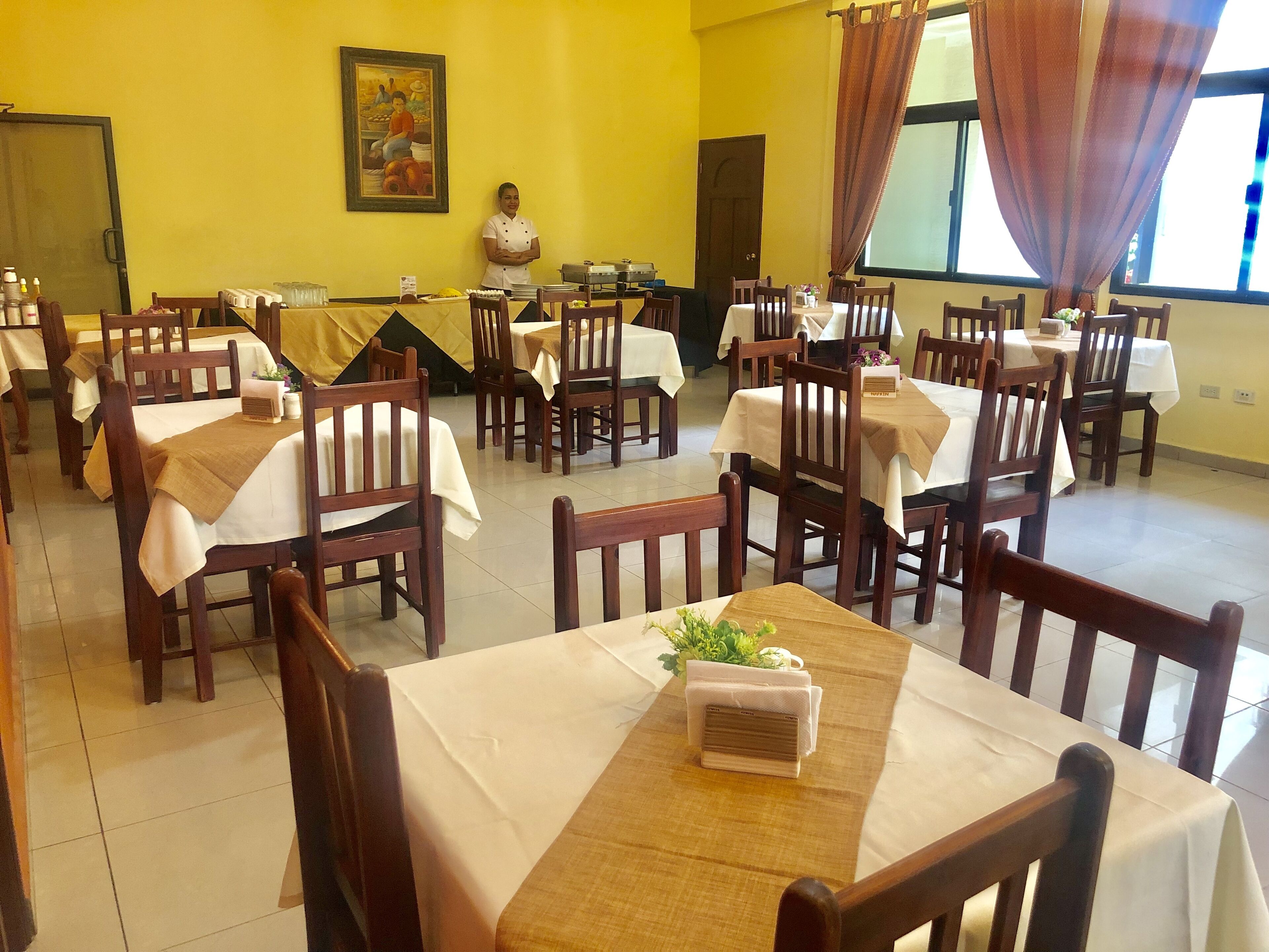 free daily full breakfast