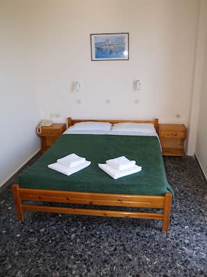 Iron/ironing board, free cribs/infant beds - Frini Hotel (Chania)