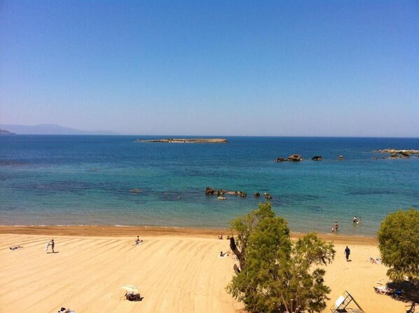 Beach nearby - Frini Hotel (Chania)