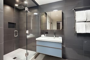 Maison mitoyenne Deluxe, 4 chambres, balcon (10) | Salle de bain | Articles de toilette gratuits, sĂšche-cheveux, serviettes fournies, savon