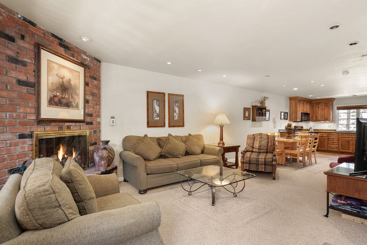 Standard Townhome, 4 Bedrooms, Balcony (13) | Living area | TV, fireplace