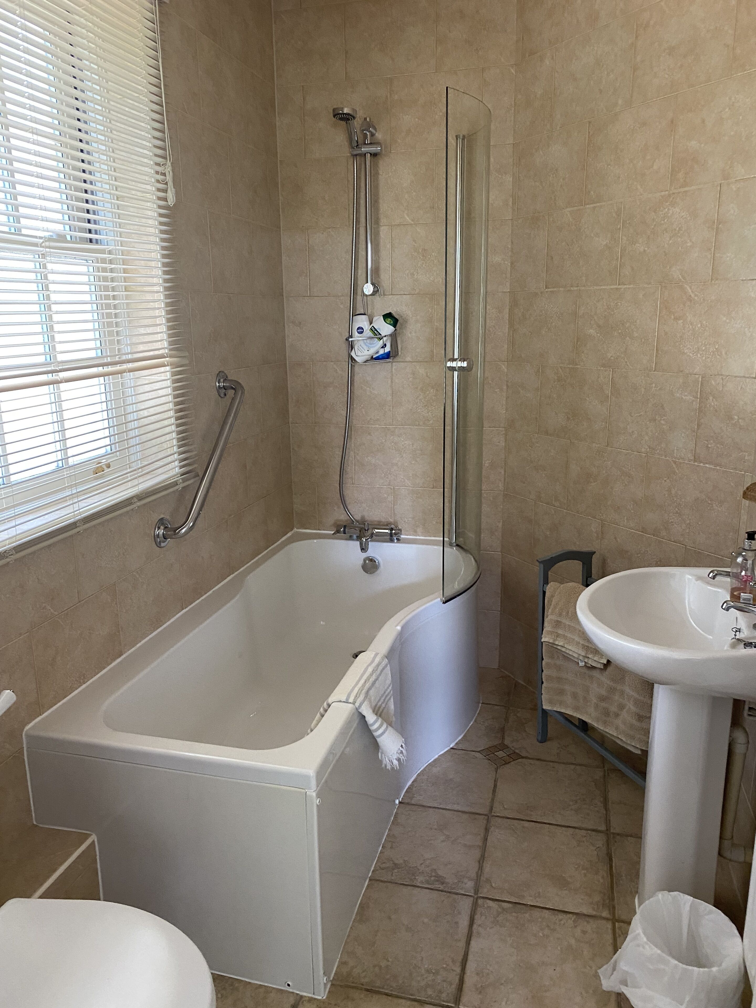 Twin Room | Bathroom | Towels