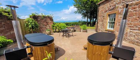 Een strijkplank/strijkijzer, reisbedje, gratis wifi, beddengoed