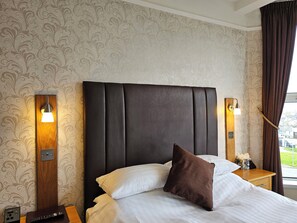 Hypo-allergenic bedding, iron/ironing board, bed sheets - Geckos Rest (Newquay)