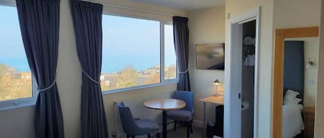 Dobbeltrom – superior | Allergitestet sengetøy, strykejern/-brett, wi-fi (inkludert) og sengetøy