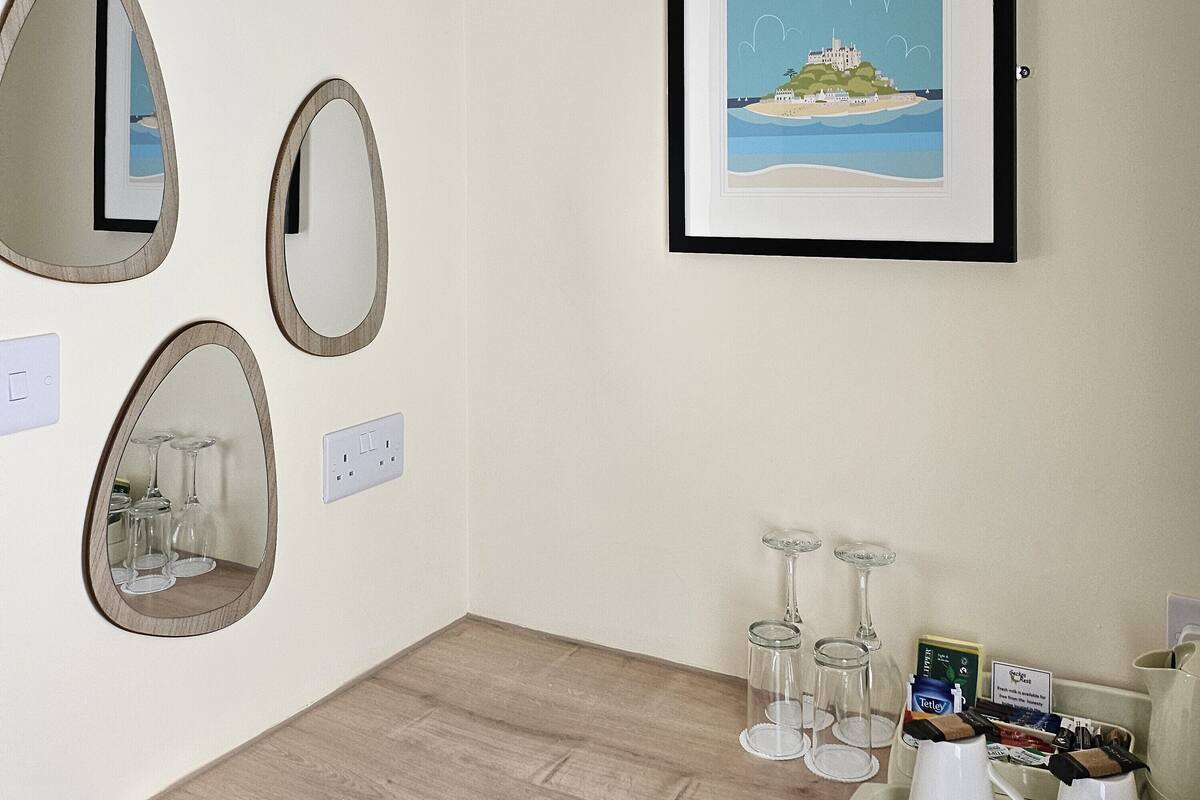 Kamar Double Ekonomi | Seprai antialergi, setrika/meja setrika, Wi-Fi gratis, dan seprai linen