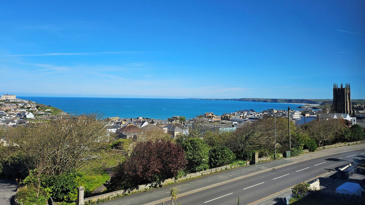 Hypo-allergenic bedding, iron/ironing board, free WiFi, bed sheets