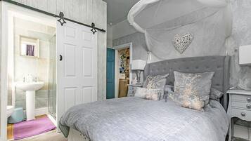 In-room safe, soundproofing, free WiFi