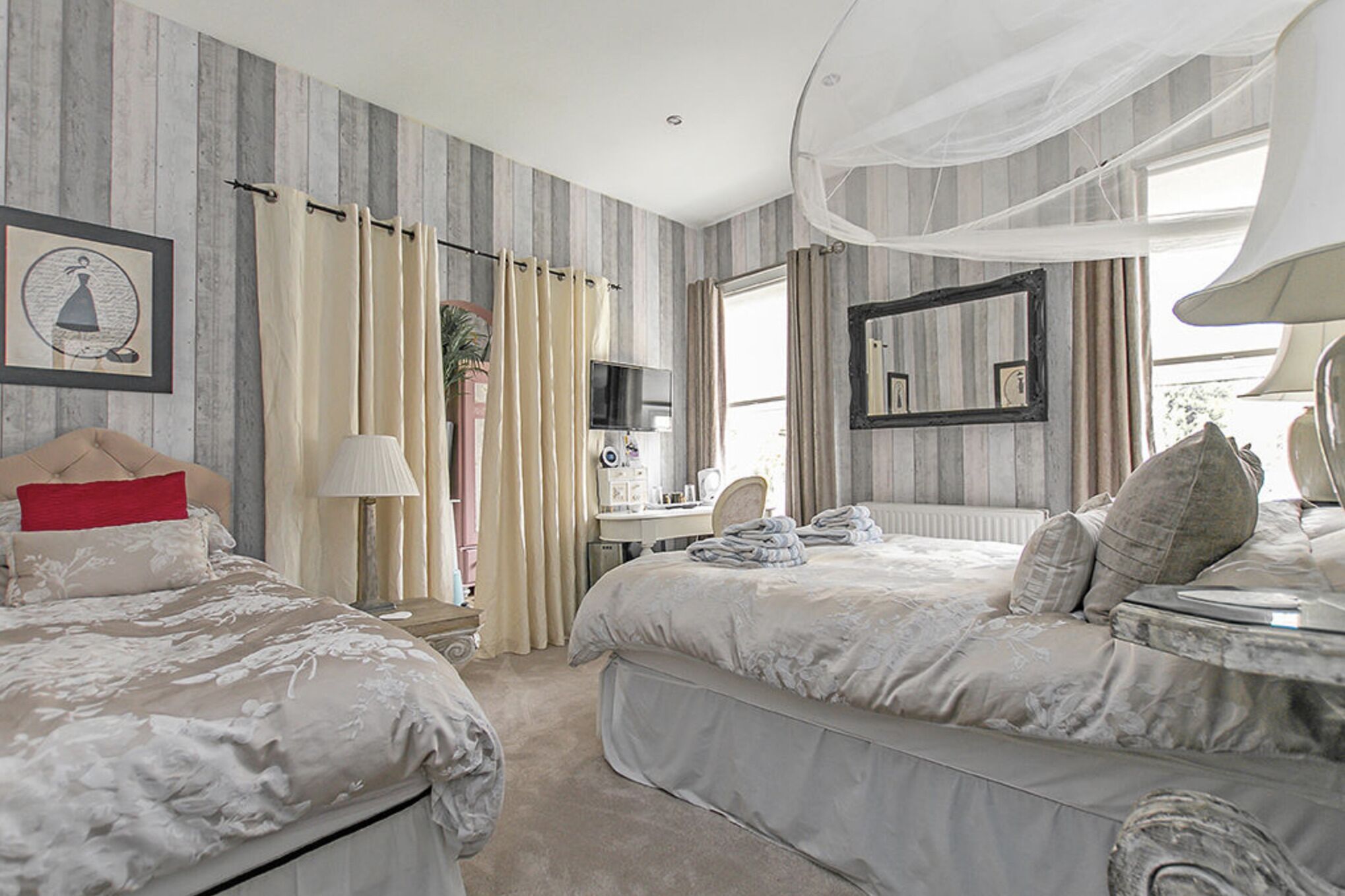 In-room safe, soundproofing, free WiFi