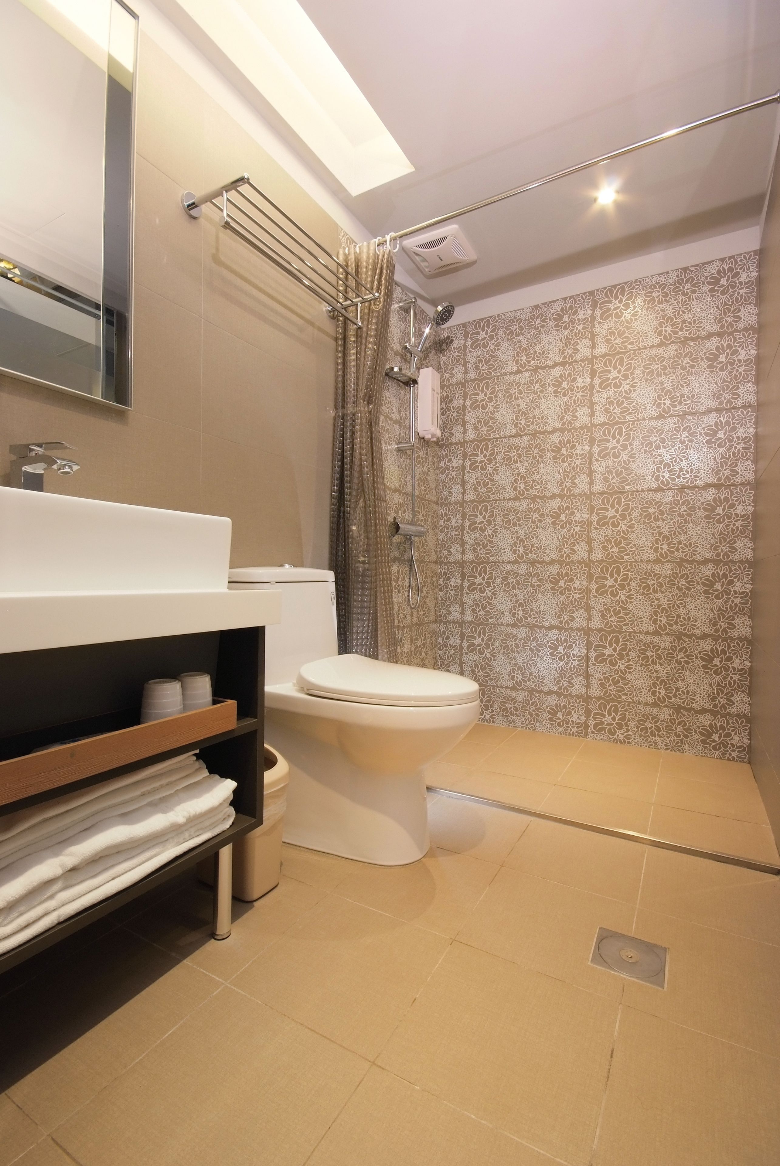 business double room, no windows | bathroom | free toiletries, hair dryer, slippers, towels