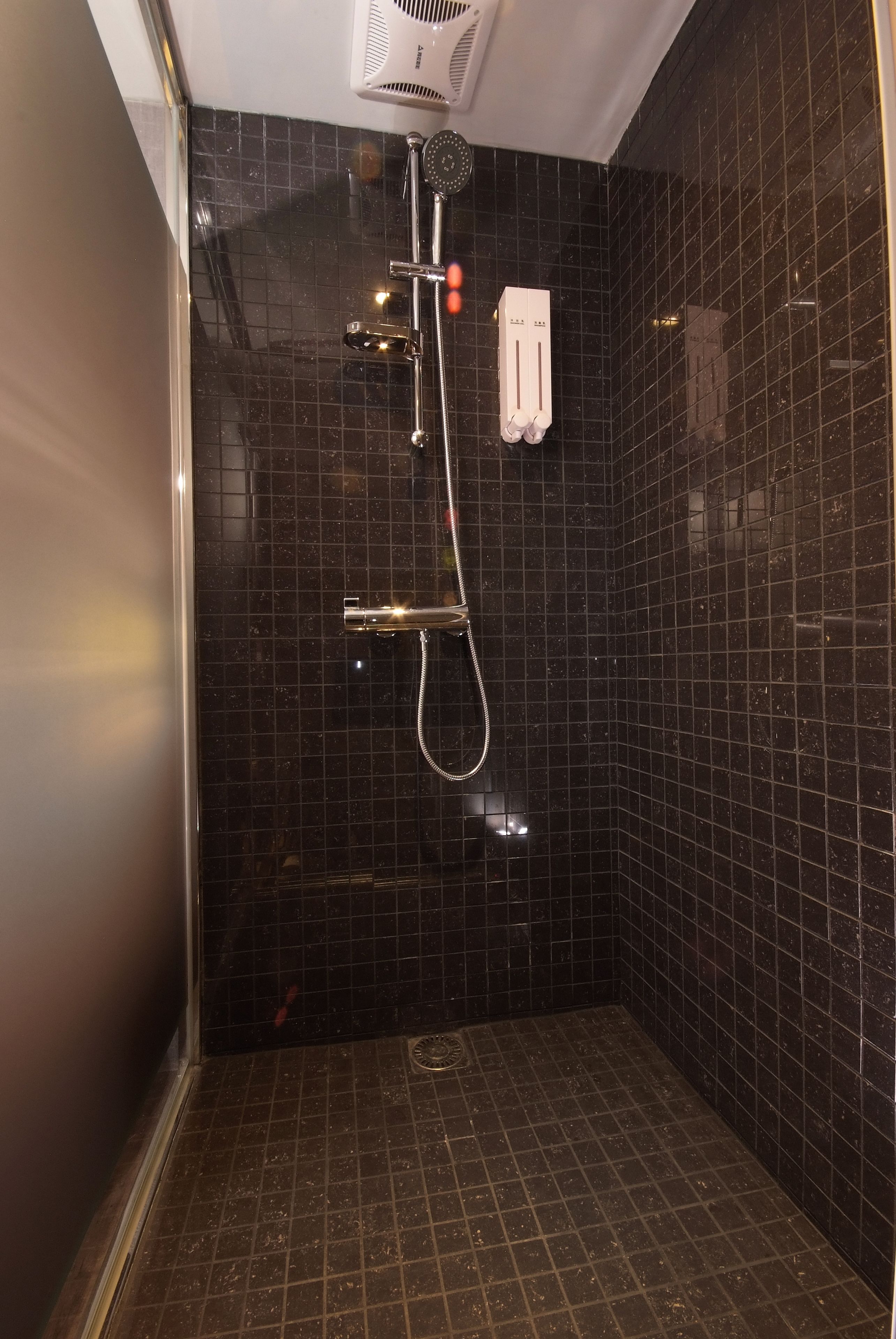 basic double room | bathroom | free toiletries, hair dryer, slippers, towels