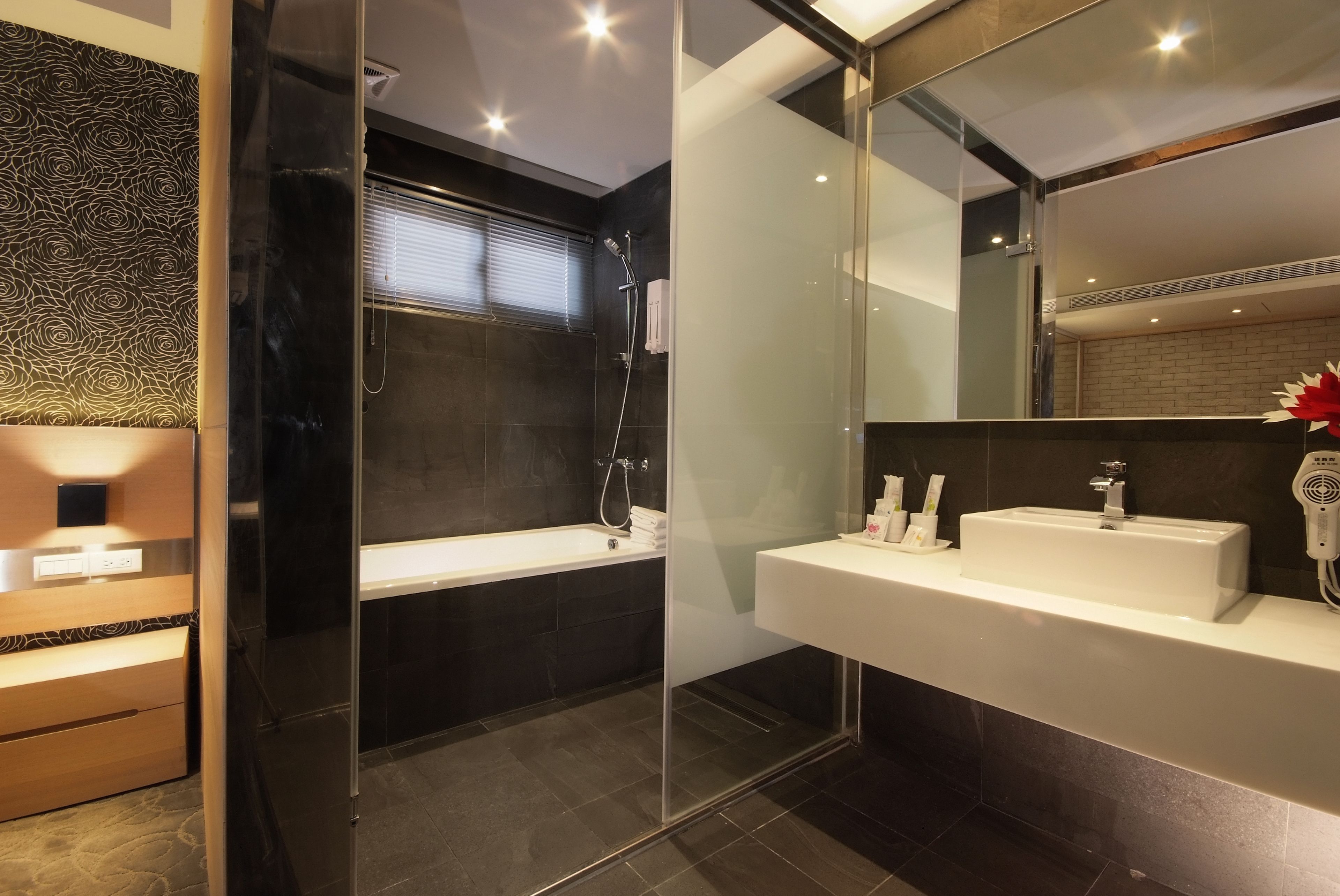 family quadruple room | deep-soaking bathtub