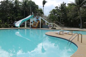 Outdoor pool, free pool cabanas, pool umbrellas