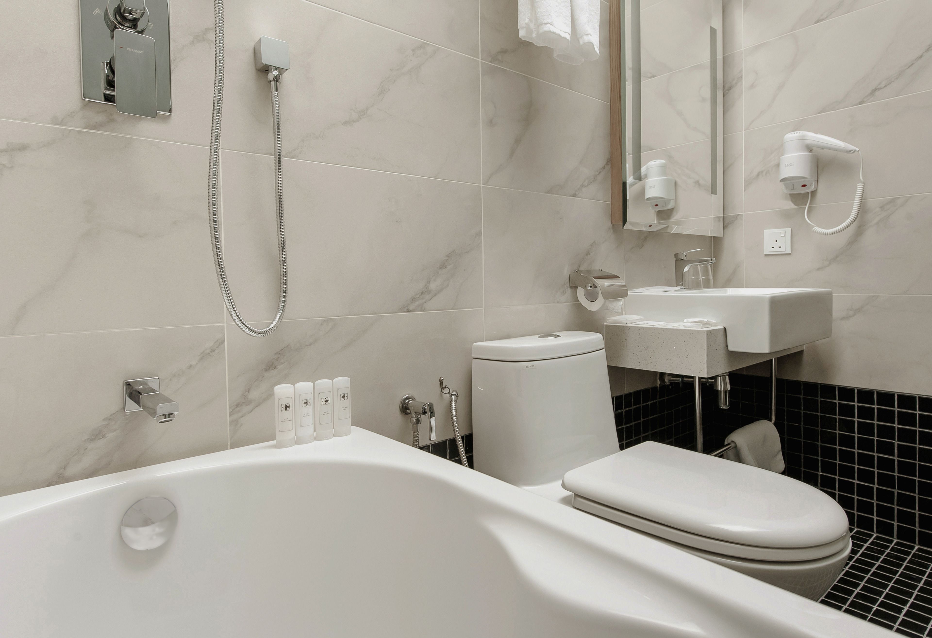deluxe | bathroom | free toiletries, slippers, towels