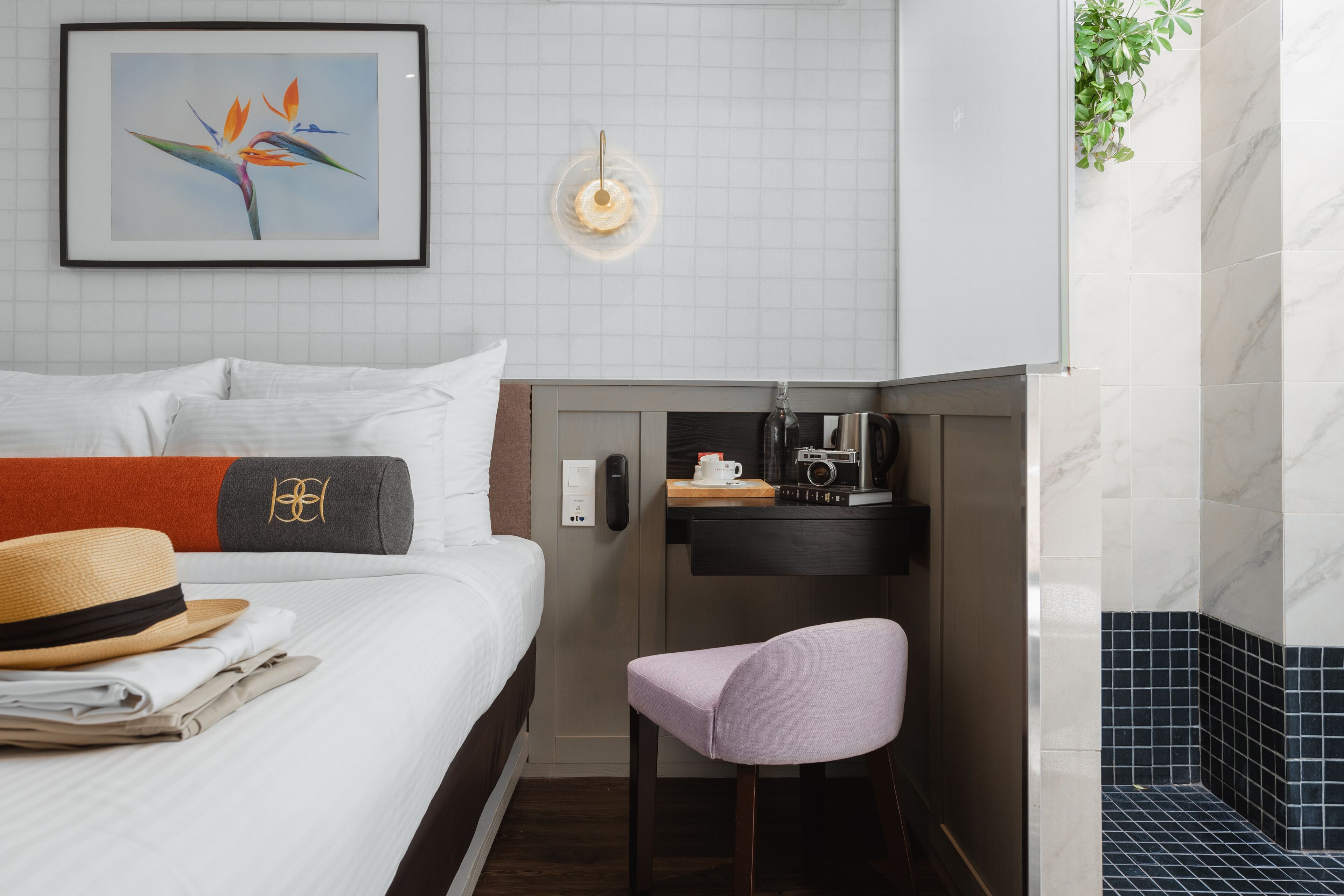 superior room | living room | 32-inch led tv with cable channels, tv