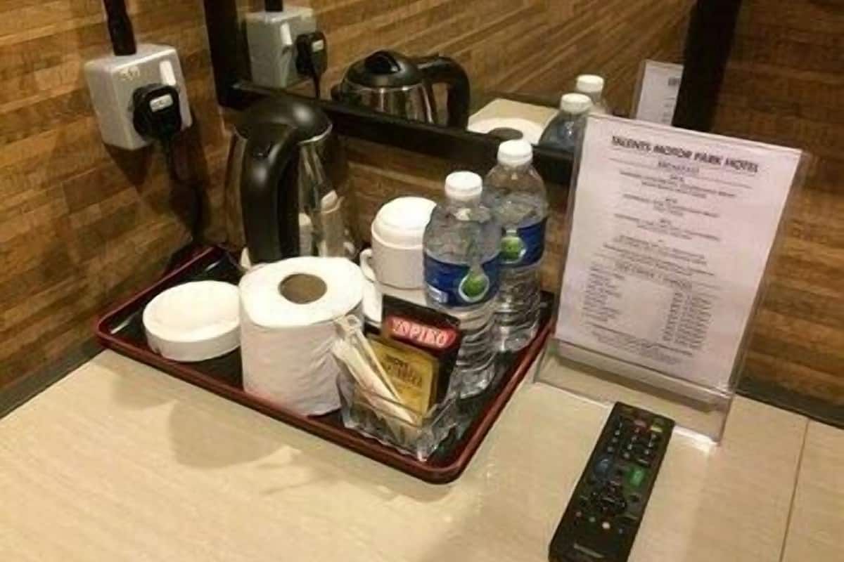 Comodidades do banheiro | Chuveiro, produtos de toalete grátis