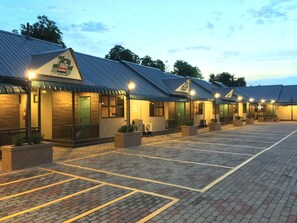 Free self-parking - Talents Motor Park Hotel (Pelabuhan Klang)